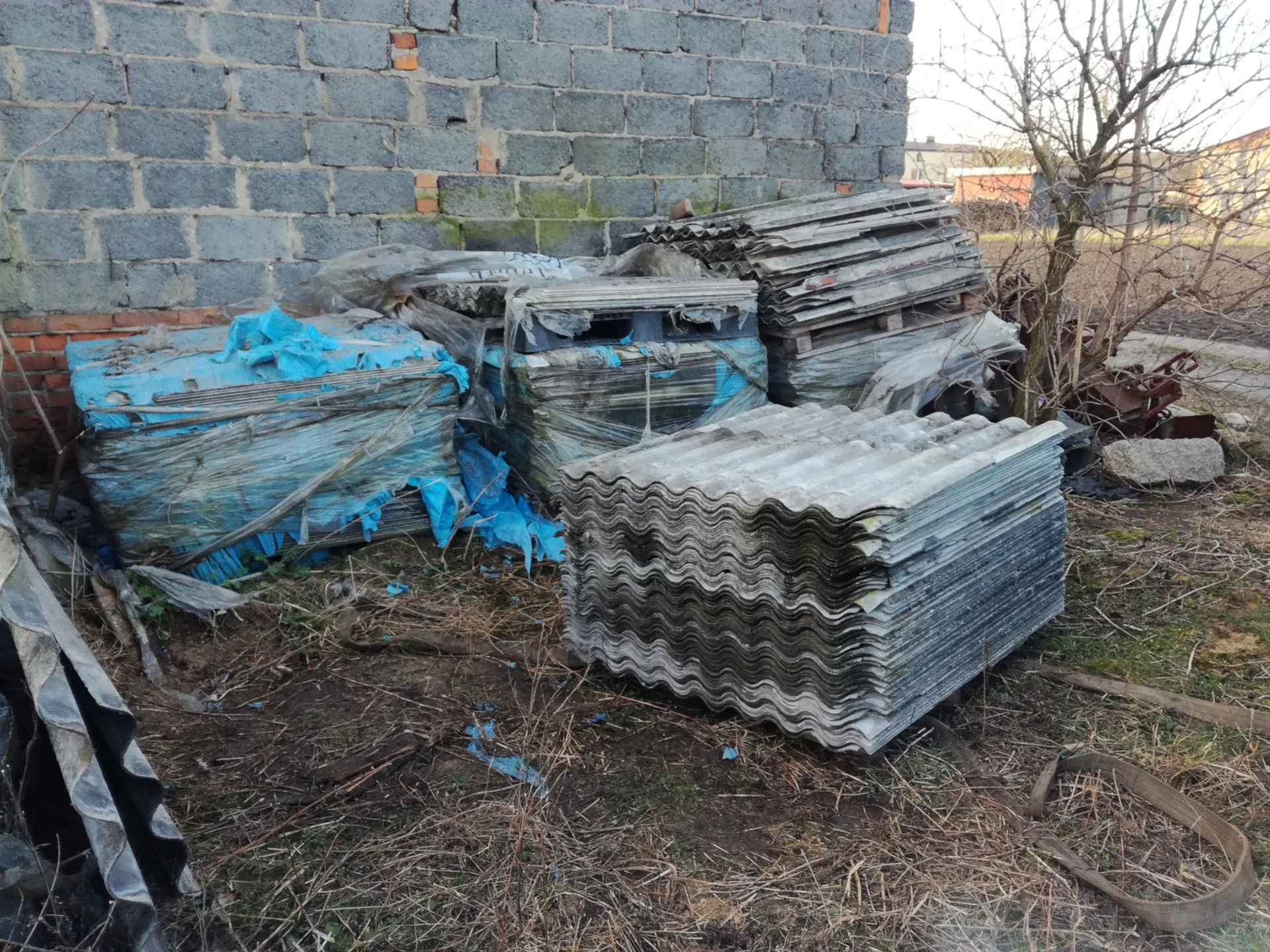 Usuwanie pokryć eternitowych z dachów  Mazowieckie Warszawa